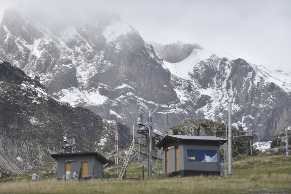 Nieve en la estación de esquí de Candanchú, a 5 de noviembre de 2023, en Huesca, Aragón (España).