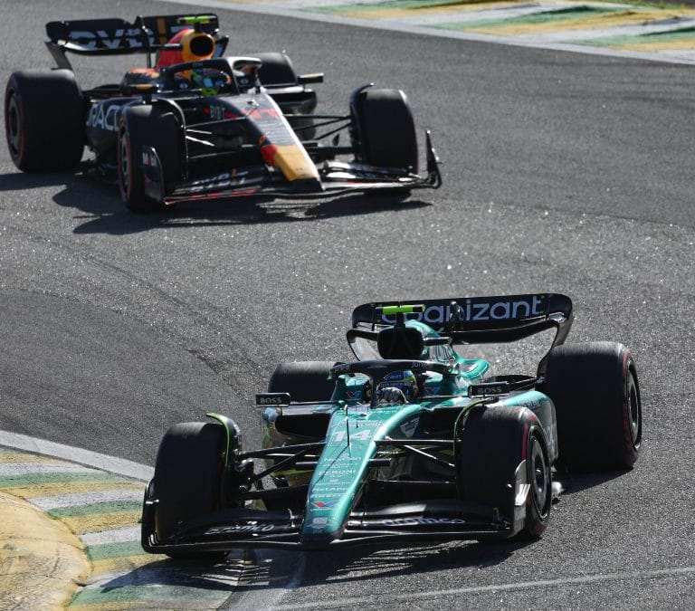 ¿Qué le dijo Sergio Pérez a Fernando Alonso tras su batalla?