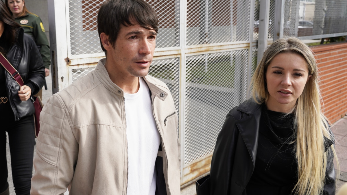 Juan José Ballesta sale del juzgado junto a su abogada, Beatriz Uriarte, tras declarar