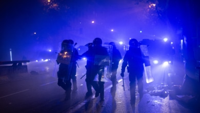 Cargas policiales en la novena noche de protestas ante la sede del PSOE en Ferraz