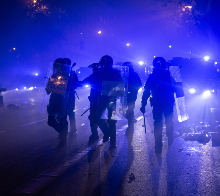 Cargas policiales en la novena noche de protestas ante la sede del PSOE en Ferraz