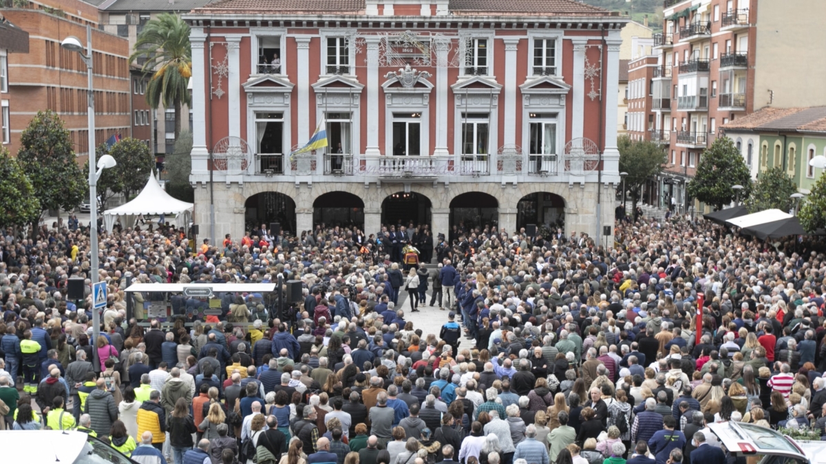 Despedida en Mieres de su alcalde, Aníbal Vázquez.