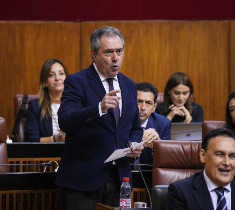 Sánchez sitúa a Juan Espadas como portavoz en el Senado y mantiene a Patxi López al frente del grupo en el Congreso
