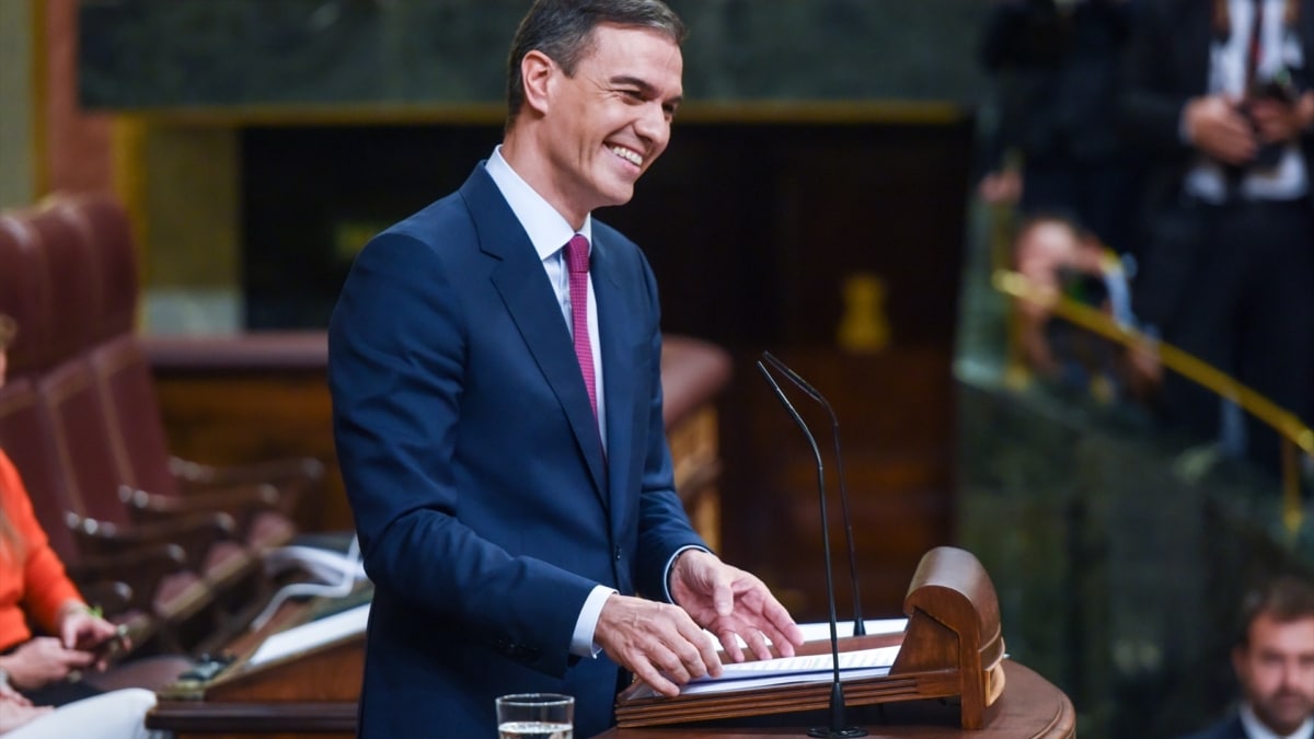 Pedro Sánchez interviene durante la primera sesión del debate de investidura como presidente de Gobierno.