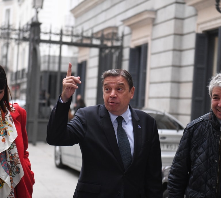 La carta del campo a Planas, el ministro reforzado a base de crisis