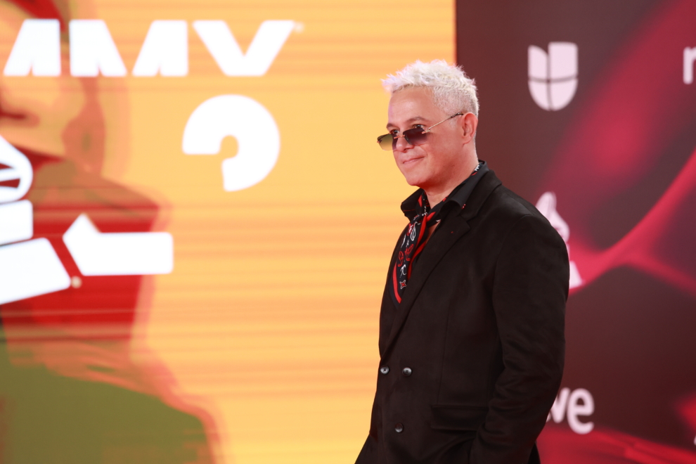 Singer Alejandro Sanz poses during a photocall before the Latin Grammy Awards.