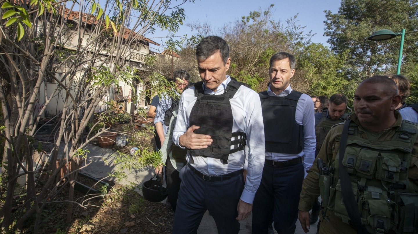 El presidente del Gobierno español, Pedro Sánchez y el primer ministro belga, Alexander de Croo, visitan el kibutz israelí atacado de Be'eri a J'lem.