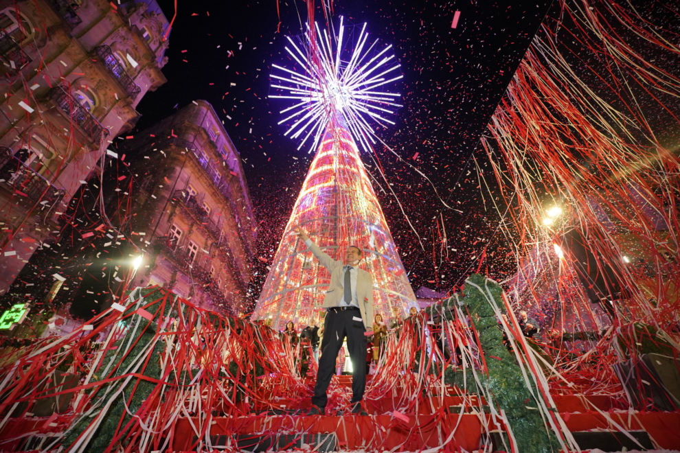 El alcalde de Vigo, Abel Caballero, durante el encendido de las luces de Navidad 2023 en Porta do Sol