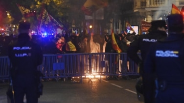 Vuelven las protestas contra la ley de amnistía: 3.000 personas se concentran frente a Ferraz