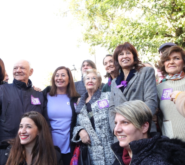 La nueva ministra de Igualdad apela a la "unidad" del feminismo en una manifestación del 25-N dividida en dos