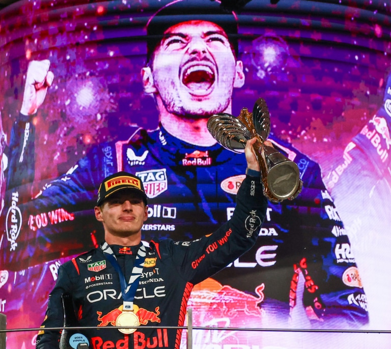 Verstappen cierra el Mundial con victoria en Abu Dabi, Alonso séptimo y Sainz abandona