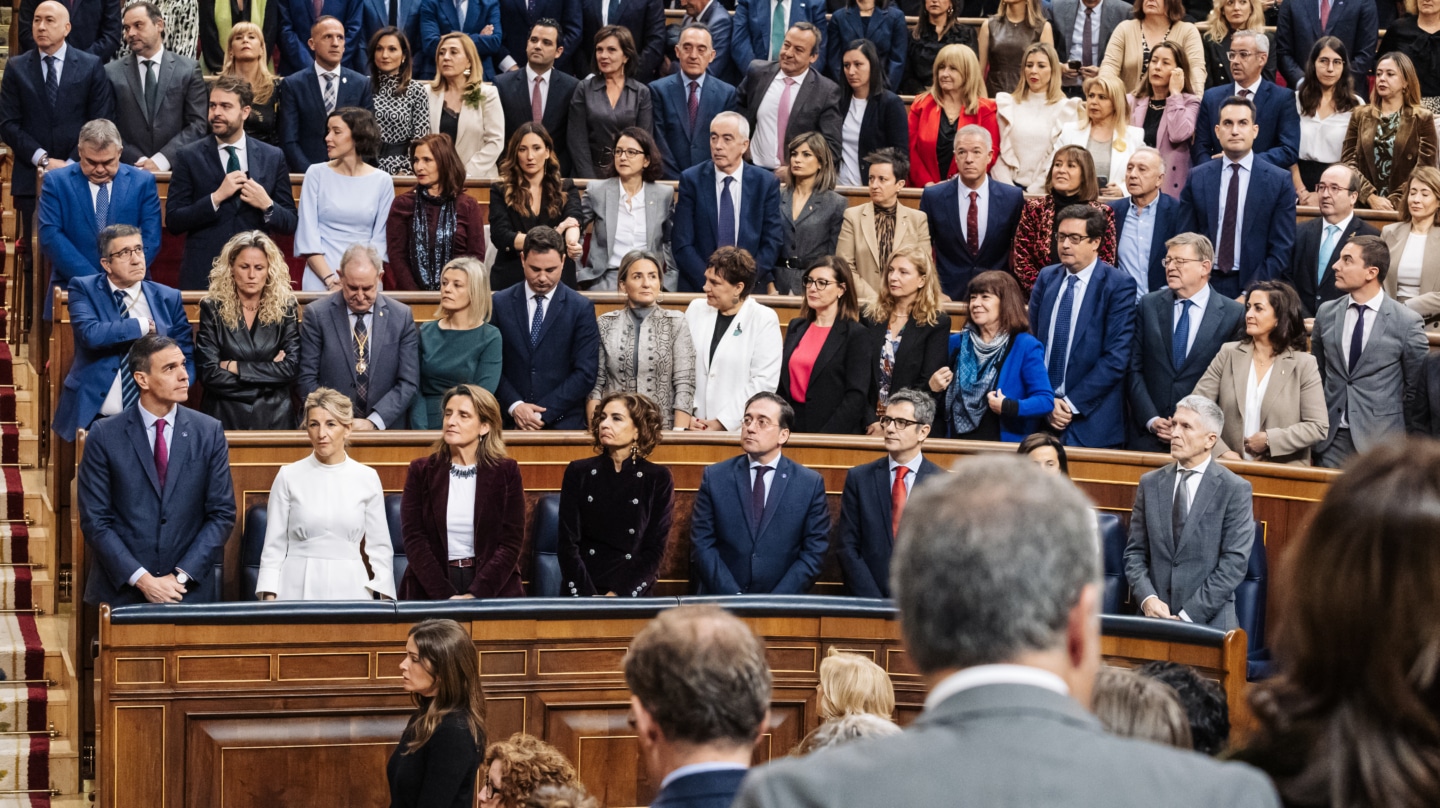 Diputados y ministros durante Solemne Sesión de Apertura de las Cortes Generales de la XV Legislatura, en el Congreso de los Diputados, a 29 de noviembre de 2023, en Madrid (España). El Rey abre hoy la decimoquinta legislatura en una sesión plenaria solemne que reúne en el Congreso a diputados y senadores con la ausencia anunciada de Esquerra Republicana (ERC), Bildu y el Bloque Nacionalista Gallego. Felipe VI pronuncia en esta sesión el primer discurso político tras la presentación de la ley de amnistía rechazada por PP y Vox y tras los pactos que el PSOE firmó con ERC y Junts. La Apertura Solemne de la legislatura se celebra cuatro meses después de las elecciones generales del 23 de julio, en las que salieron elegidos los actuales diputados y senadores. 29 NOVIEMBRE 2023;MADRID;SOLEMNE;SESIÓN DE APERTURA;CORTES GENERALES;XV LEGISLATURA;CONGRESO DE LOS DIPUTADOS Carlos Luján / Europa Press 29/11/2023