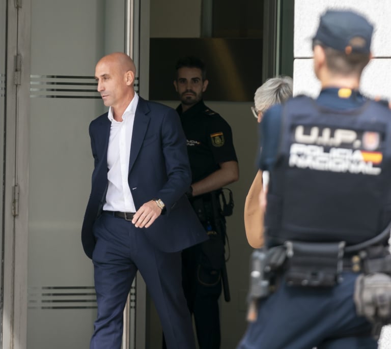 El Tribunal Administrativo del Deporte inhabilita a Rubiales durante tres años por el beso no consentido a Jenni Hermoso