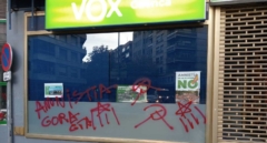 Vandalizan la sede de Vox en Cuenca con pintadas de "Gora ETA" y "amnistía"
