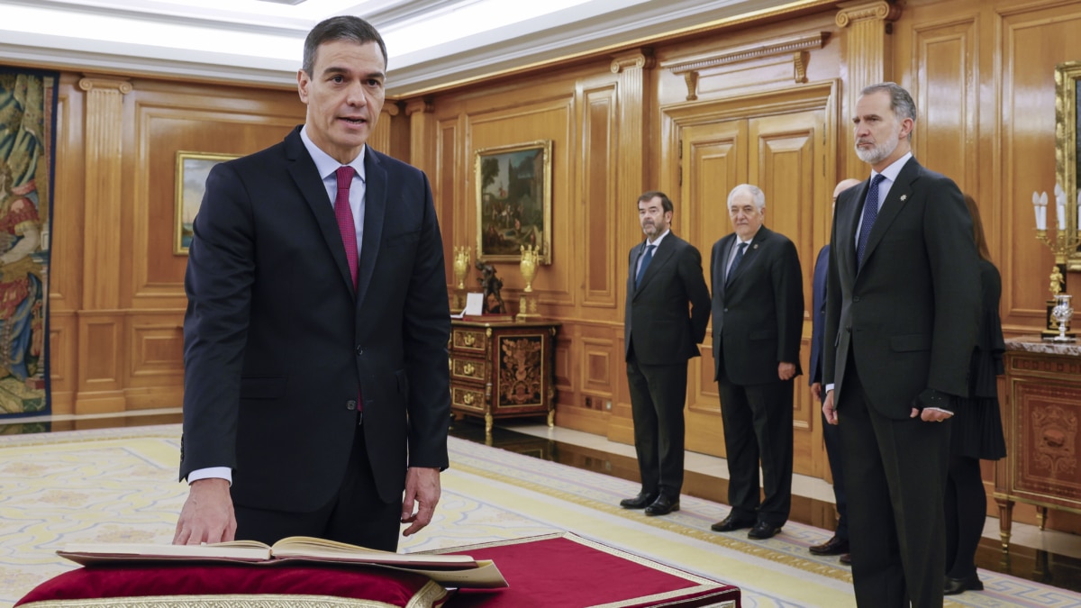 Sánchez promete su cargo como presidente del Gobierno ante el rey Felipe VI