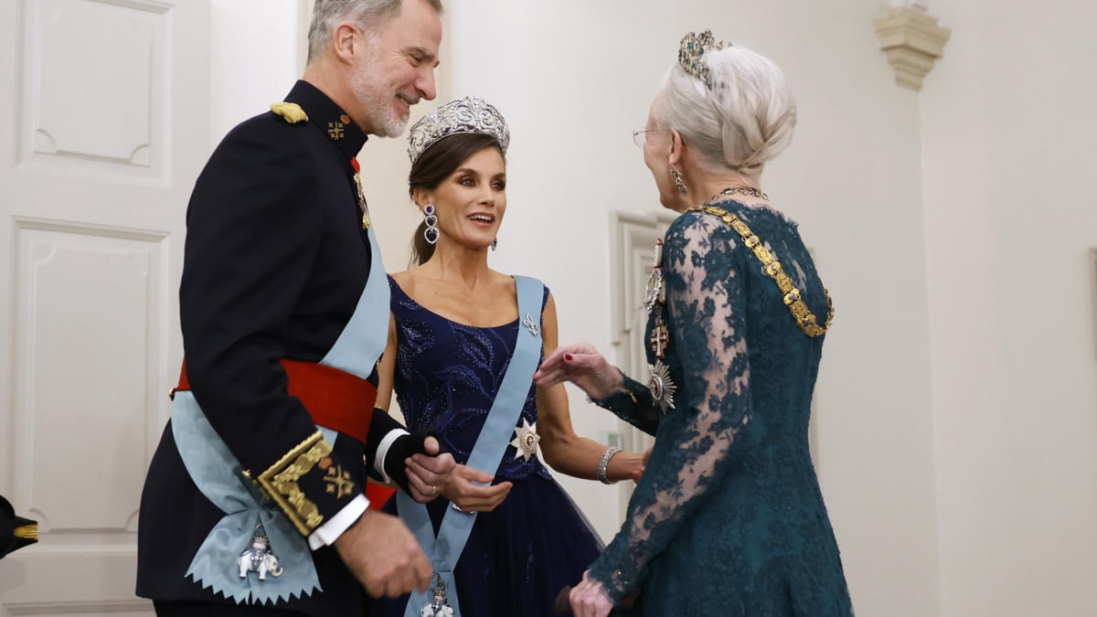 Los Reyes son recibidos por la reina Margarita de Dinamarca en el palacio de Christiansborg, en Copenhague