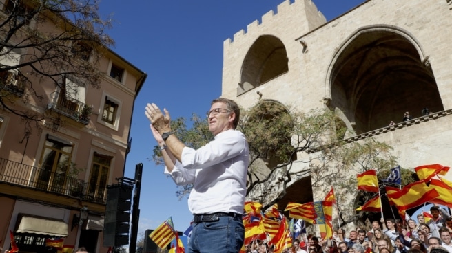 El presidente del Partido Popular, Alberto Núñez Feijóo, da un discurso durante un acto contra la amnistía del "procés" y contra un referéndum de autodeterminación en Cataluña este domingo en Valencia.