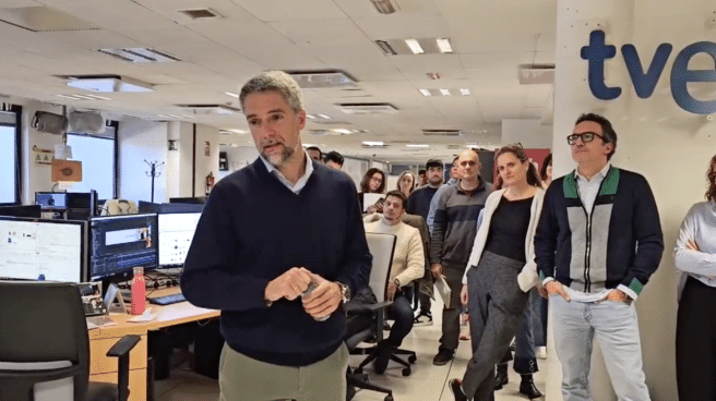 Carlos Franganillo se despide de sus compañeros antes de marcharse a Telecinco: "No es ninguna pega con RTVE" Carlos Franganillo se despide rodeado de sus compañeros de la redacción de Informativos TVE (Telediario) antes de empezar como presentador de Informativos en Telecinco