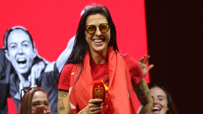 Jenni Hermoso debuta como comentarista en el FC Barcelona- Real Madrid de Liga F de este domingo La futbolista Jenny Hermoso durante la celebración de la victoria en Madrid Río, a 21 de agosto de 2023