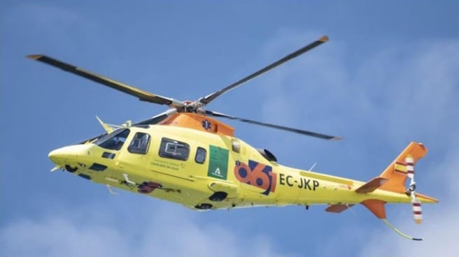 Evacuado en helicóptero un menor en estado grave tras una paliza en un instituto de Granada Flota de helicópteros del 061 de Andalucía