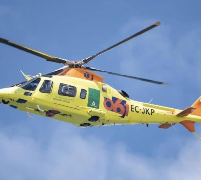Evacuado en helicóptero un menor en estado grave tras recibir una paliza en un instituto de Granada