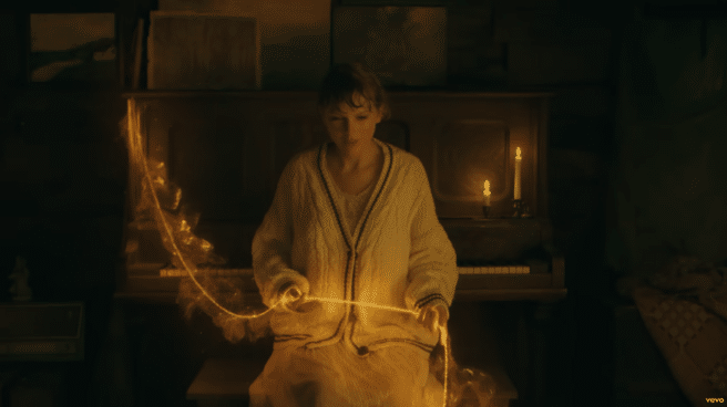 Taylor Swift al comienzo de su videoclip para 'Willow' Taylor Swift al comienzo de su videoclip para 'Willow'