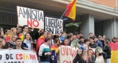 La protesta contra la amnistía llega a la universidad: "La juventud es la esperanza"