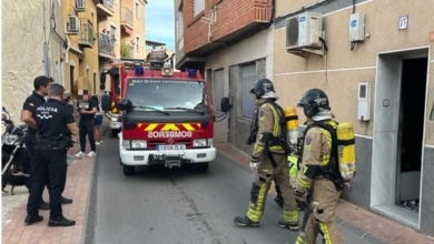Hallados tres cadáveres, entre ellos el de un niño, en el incendio de una vivienda en Murcia