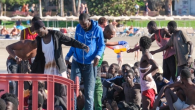 Las cifras de los migrantes llegados a Canarias baten récord: de la crisis de los cayucos a 2023 en 8 claves