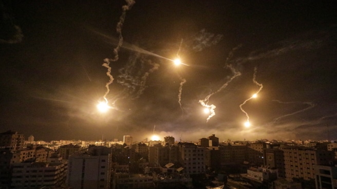 Israel-rafagas-Gaza Bengalas del Ejército israelí iluminan el cielo de la Franja de Gaza
