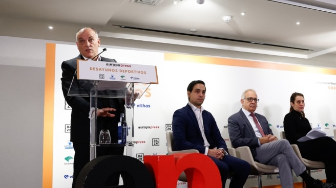 Javier Tebas recibe al presidente electo de la República de Ecuador para promover la cooperación interinstitucional Javier Tebas, presidente de LaLiga, asiste durante el Desayuno Deportivo Europa Press dedicado a la Piratería en el Deporte celebrado en el Hotel Hyatt Regency