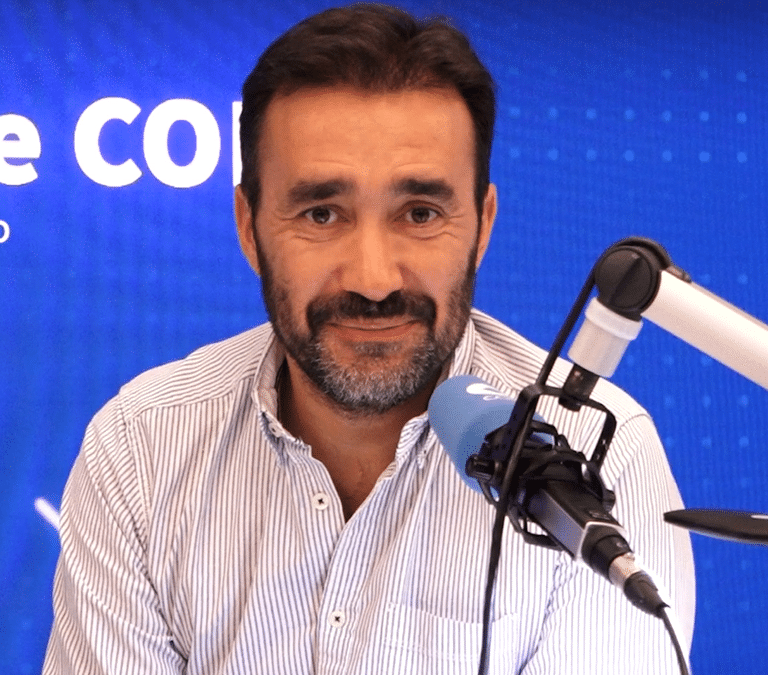 Juanma Castaño, criticado por reírse de un comentario sobre el fútbol femenino