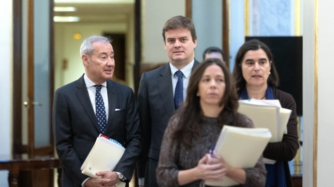 Los letrados del Congreso avalan la tramitación de la ley de amnistía El nuevo Letrado Mayor, Fernando Galindo (d), a su llegada a una reunión de la Mesa del Congreso de los Diputados