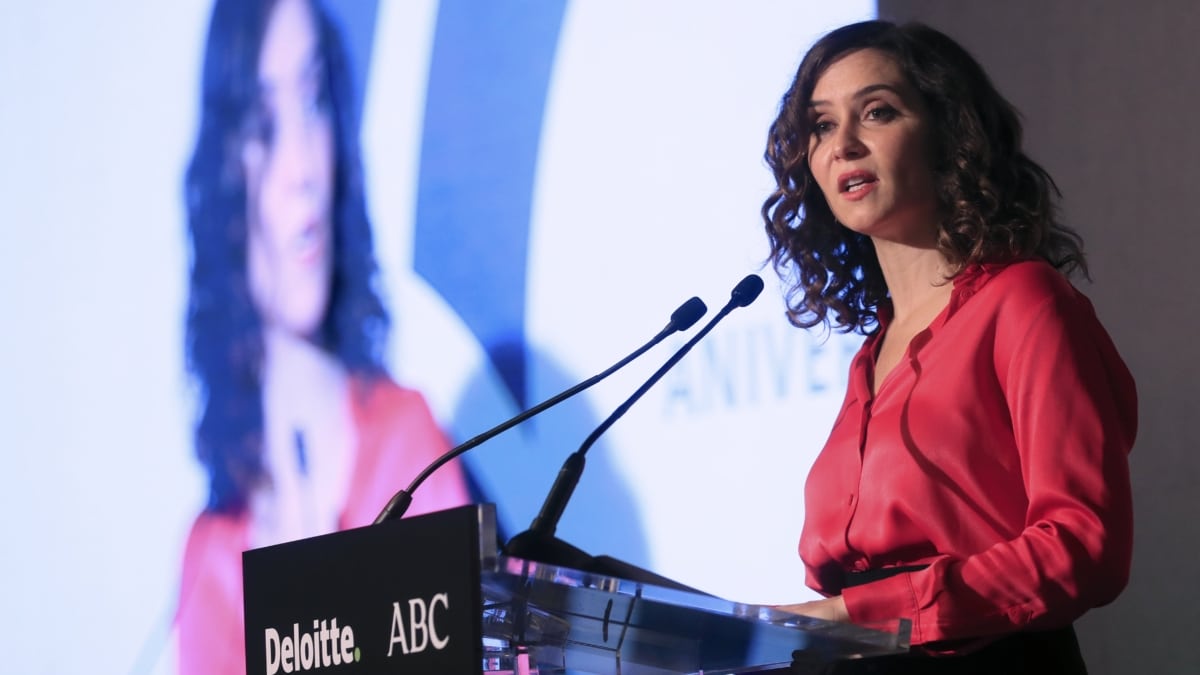 La presidenta de la Comunidad de Madrid, Isabel Díaz Ayuso, da un discurso durante su participación en el 30º Encuentro del Sector Financiero celebrado este martes en Madrid.