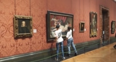 Activistas climáticos atacan a martillazos a 'La Venus del Espejo' de Velázquez en la National Gallery de Londres