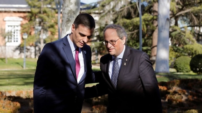Esto viene de mucho más atrás Pedro Sánchez charla con Quim Torra en la Moncloa, a su llegada a la primera reunión de la mesa de diálogo en 2020