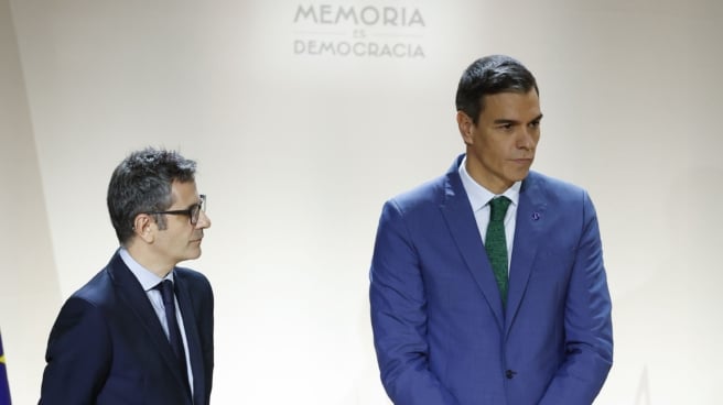 Modelos mentales El presidente del Gobierno en funciones Pedro Sánchez (d), y el ministro de Presidencia en funciones, Félix Bolaños (i)