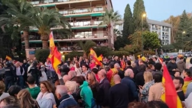 Pitada a Sánchez en Málaga: gritos de traidor y abucheos a su llegada al encuentro con Scholz