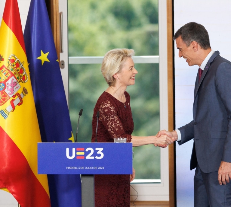 Von der Leyen y otros políticos europeos felicitan a Pedro Sánchez: "Deseo podamos abordar juntos los desafíos de la UE"