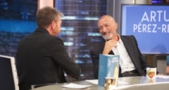 Pérez-Reverte se declara "fan" de Pedro Sánchez: "Es un personaje absolutamente amoral"