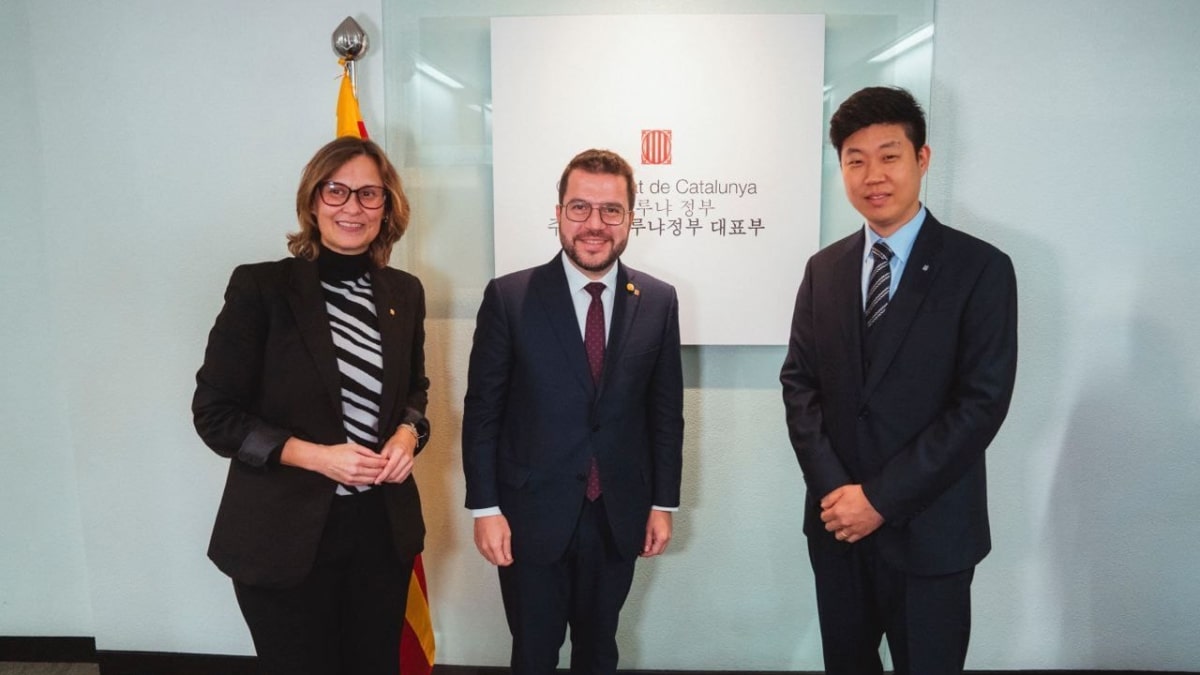 La Generalitat ya tiene más del doble de "embajadas" que en 2017