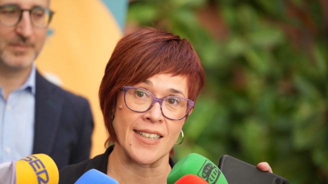 La portavoz de Compromís en el Congreso, Àgueda Micó, atiende a medios tras una reunión de la plataforma 'Per un Finançament Just'