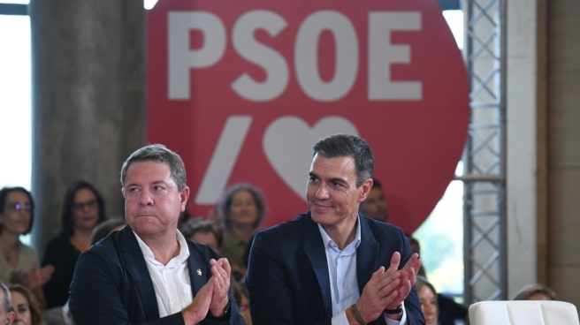 García-Page hace fuerza a Sánchez en Castilla-La Mancha y es la región con más votos en contra de la amnistía El presidente de Castilla-La Mancha y secretario general del PSCM-PSOE, Emiliano García-Page (i), y el secretario general del PSOE y presidente del Gobierno, Pedro Sánchez