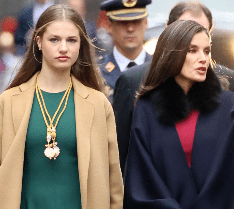 De tal palo tal astilla: la princesa Leonor emula a la reina Letizia con dos prendas prestadas