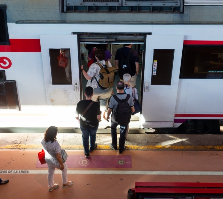 Renfe prohíbe los patinetes eléctricos en sus trenes
