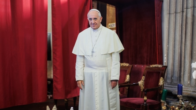 Una réplica de cartón del Papa Francisco en la presentación del libro 'Os ruego en nombre de Dios', del Papa Francisco