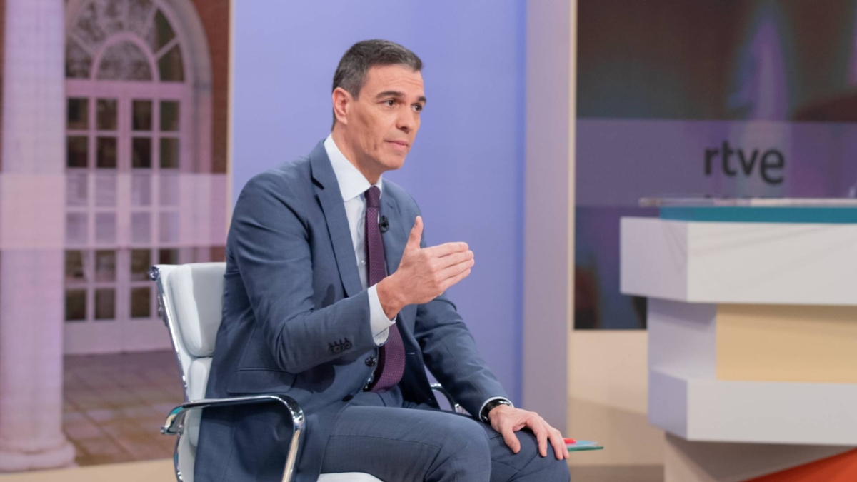 El presidente del Gobierno, Pedro Sánchez, durante la entrevista de este jueves en Televisión Española.