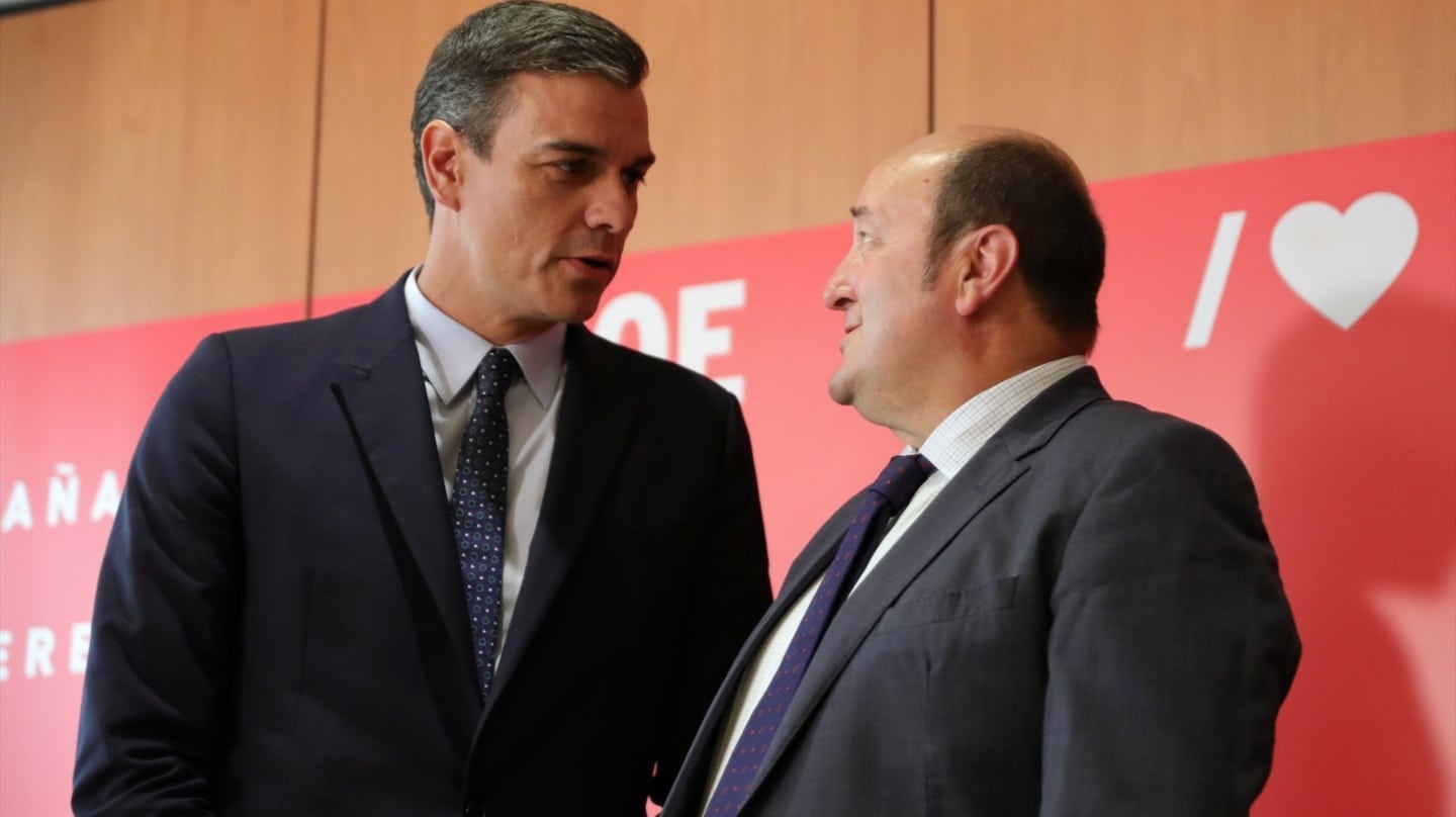 El presidente del Gobierno en funciones, Pedro Sánchez, mantiene una reunión con el presidente del PNV, Andoni Ortuzar y el portavoz del PNV en el Congreso en la sede del PSOE de Ferraz.