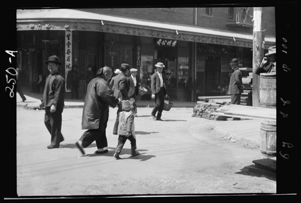 Escena callejera en el barrio chino de San Francisco, 1896.