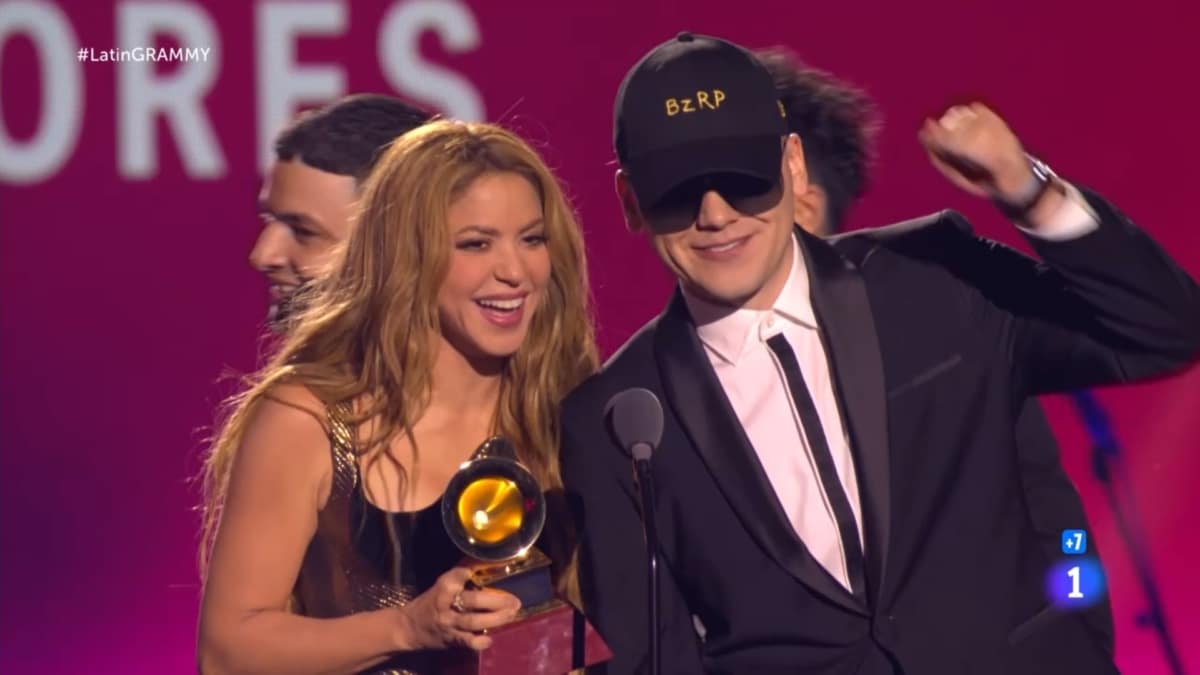 Shakira y Bizarrap recogen su premio en los Latin Grammy 2023